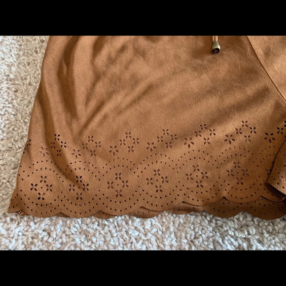 Alya brown faux suede shorts w elastic waist&ties - Picture 2 of 6